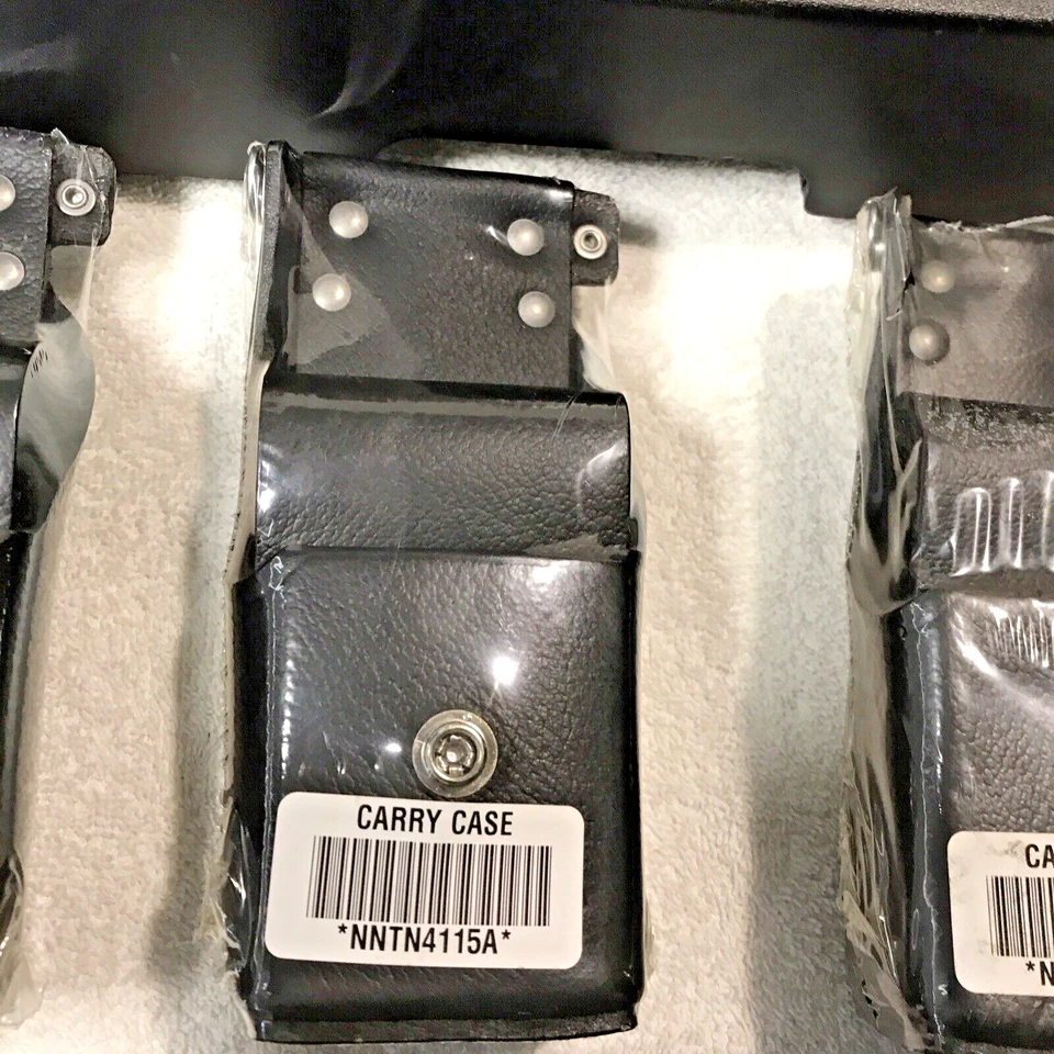 LOTE DE 6 RADIO BIDIRECCIONAL VERTEX EVX-531 CON 1 CARGADOR MÚLTIPLE DE 6 BAHÍAS Y 6* 3 fundas nuevas Foto 4 de 4