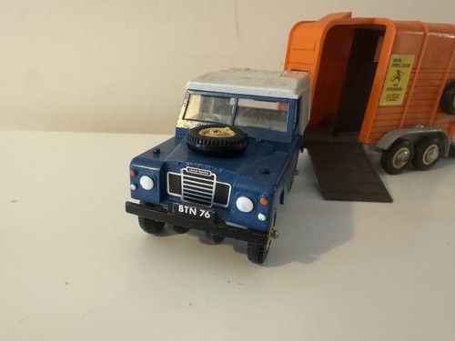 BRITAINS Farm LAND ROVER & Beaufort Double Horse Box Trailer 1:32 Scale & Figure - Picture 3 of 10