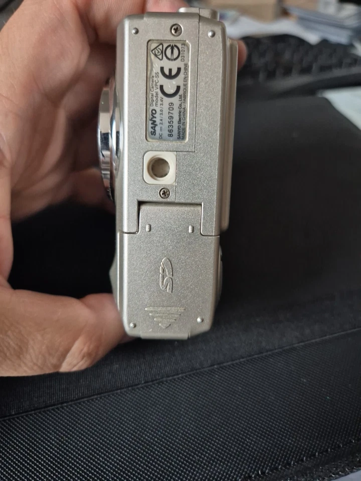 Sanyo S5 Xacti 5.0 MP Vintage Digitalkamera VPC-S5 - Bild 4 von 4