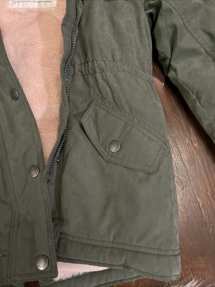 Abercrombie Kids 7/8 оливковый зеленый куртка, розовый шерпа с подкладкой меха с капюшоном девочек пальто - Изображение 4 из 4