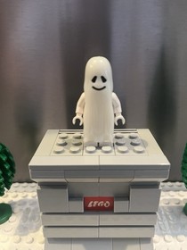 LEGO Ghost Minifigure From Classic Castle 6086 1596 6081 1888 6075 gen012 - HTF