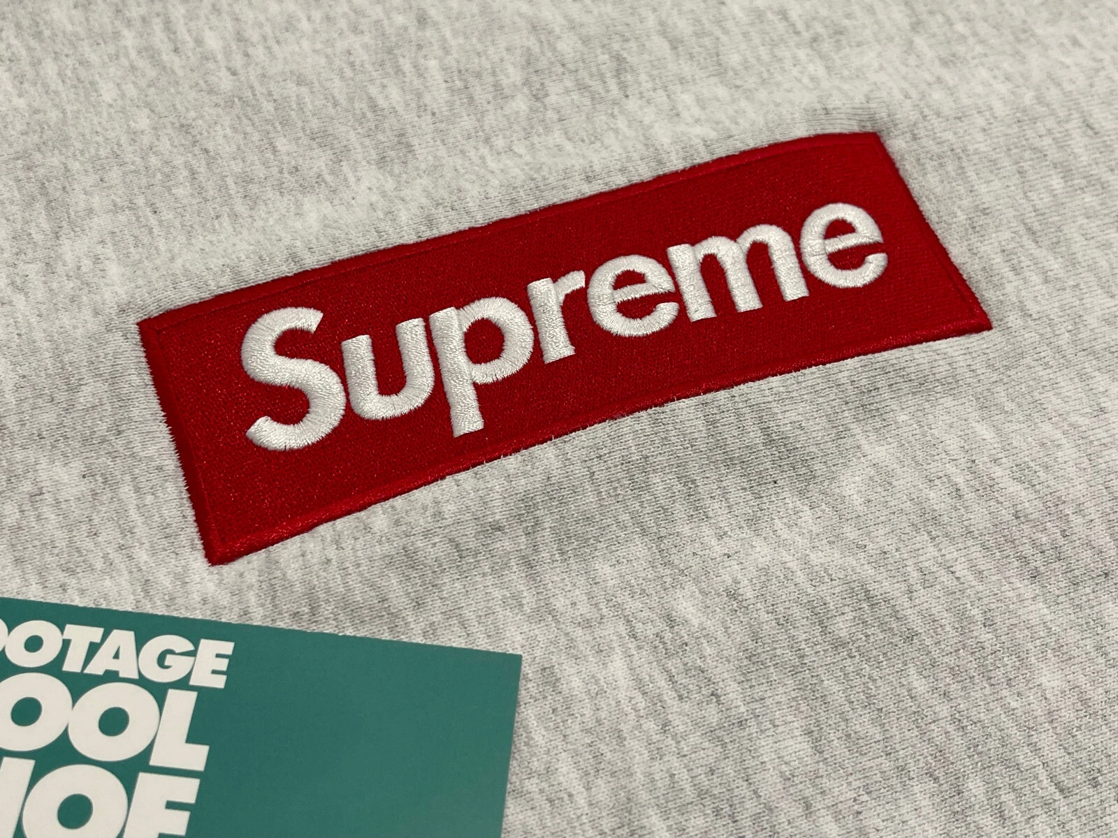 LOT SWEAT SHIRT COL ROND LOGO SUPREME BOX 2018 FW18 GRIS CENDRE BRUYÈRE ROUGE BLANC XL