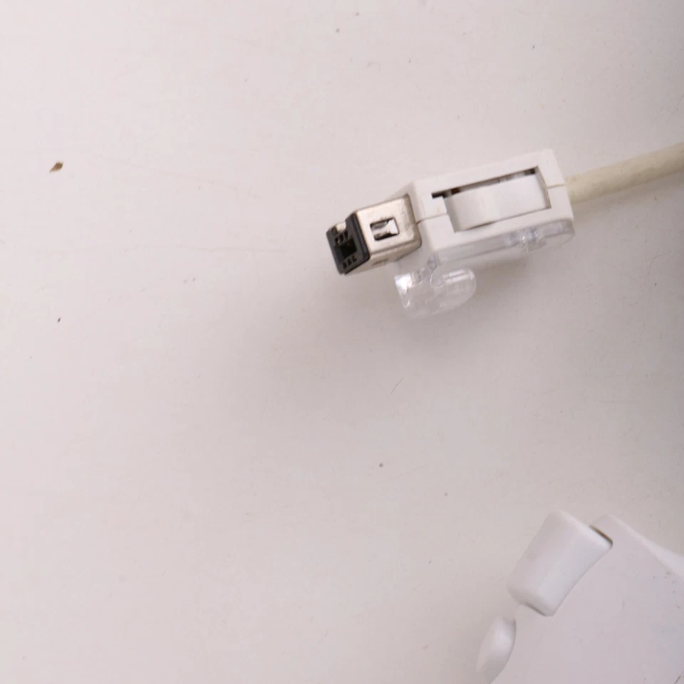 Official Genuine Nintendo Brand Wii Nunchuck Controller White OEM - Image 4 of 4