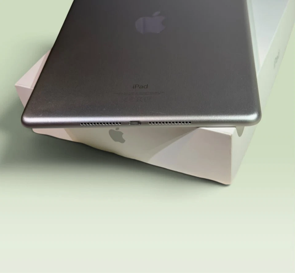 Apple iPad (6th generation) · 32GB · Cellular, foto 3 di 5