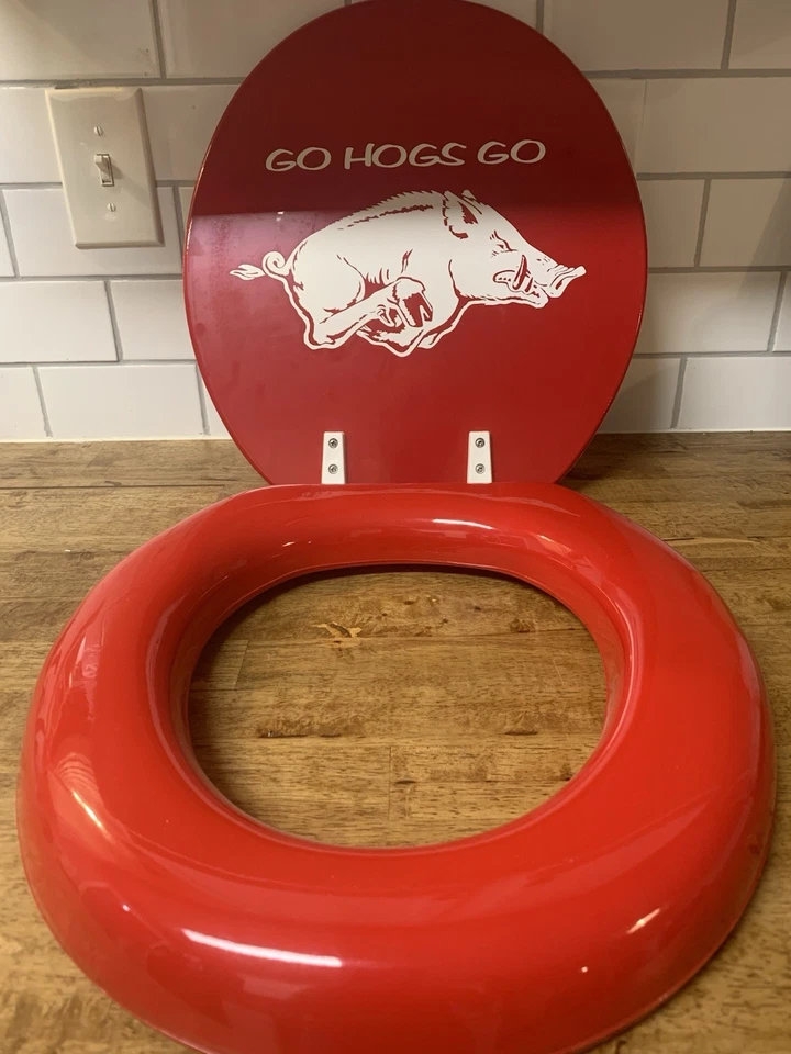 Cojín Arkansas Razorbacks asiento de inodoro estándar hombre cueva baño decoración Foto 3 de 3