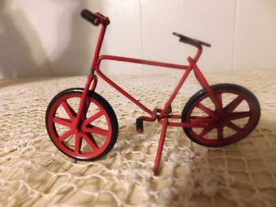 VINTAGE MINIATURE, DIE CAST RED BIKE WITH SPINNING