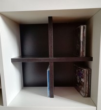 Der Regaleinsatz für CD´s passt in das IKEA Kallax Regal Schwarz Braun