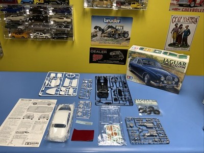 TAMIYA JAGUAR MK.II SALOON NO. 151  1:24 SCALE OPEN BOX