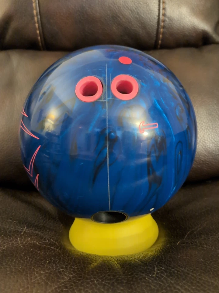 Hammer Black Widow Mania Blue Bowling Ball 15lbs Pin Up Switch Grip Thumb - Image 3 of 4