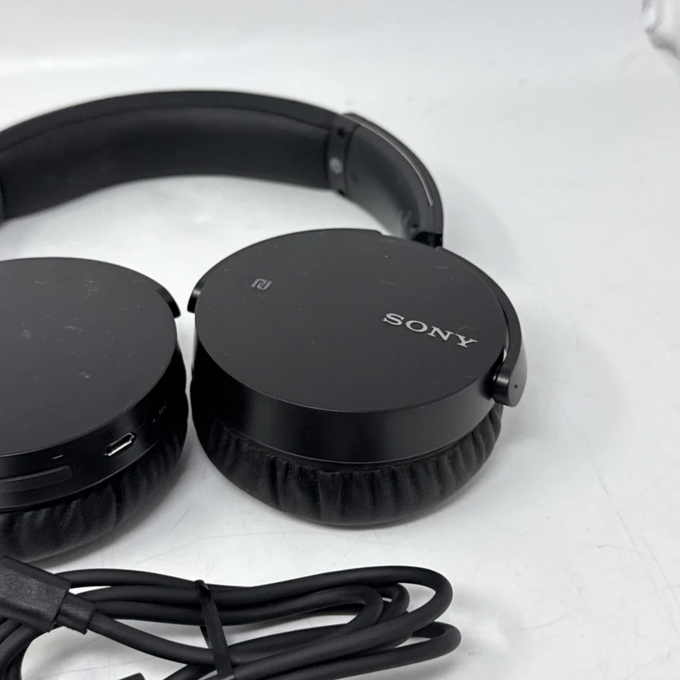 Sony MDR-XB650BT Over the Ear Headphones Black Extra Bass Bluetooth - Tested - Image 3 of 4