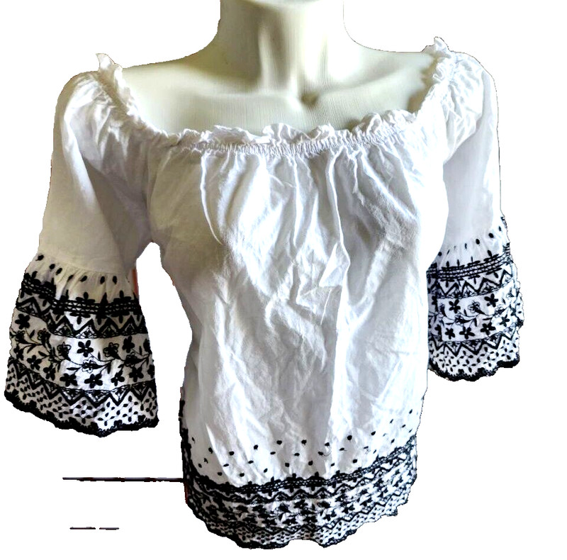 CHARLOTTE RUSSE white cotton floral blouse- size L