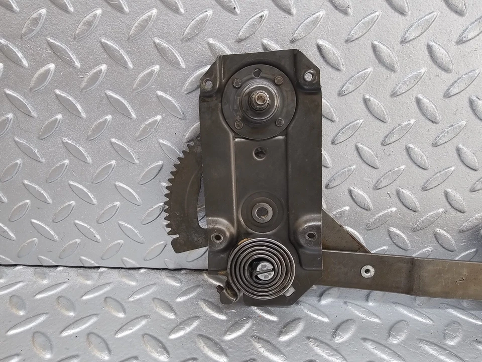 ⚙42670⚙ Mercedes-Benz W108 280SE Front Right Manual Window Regulator - Image 2 of 4