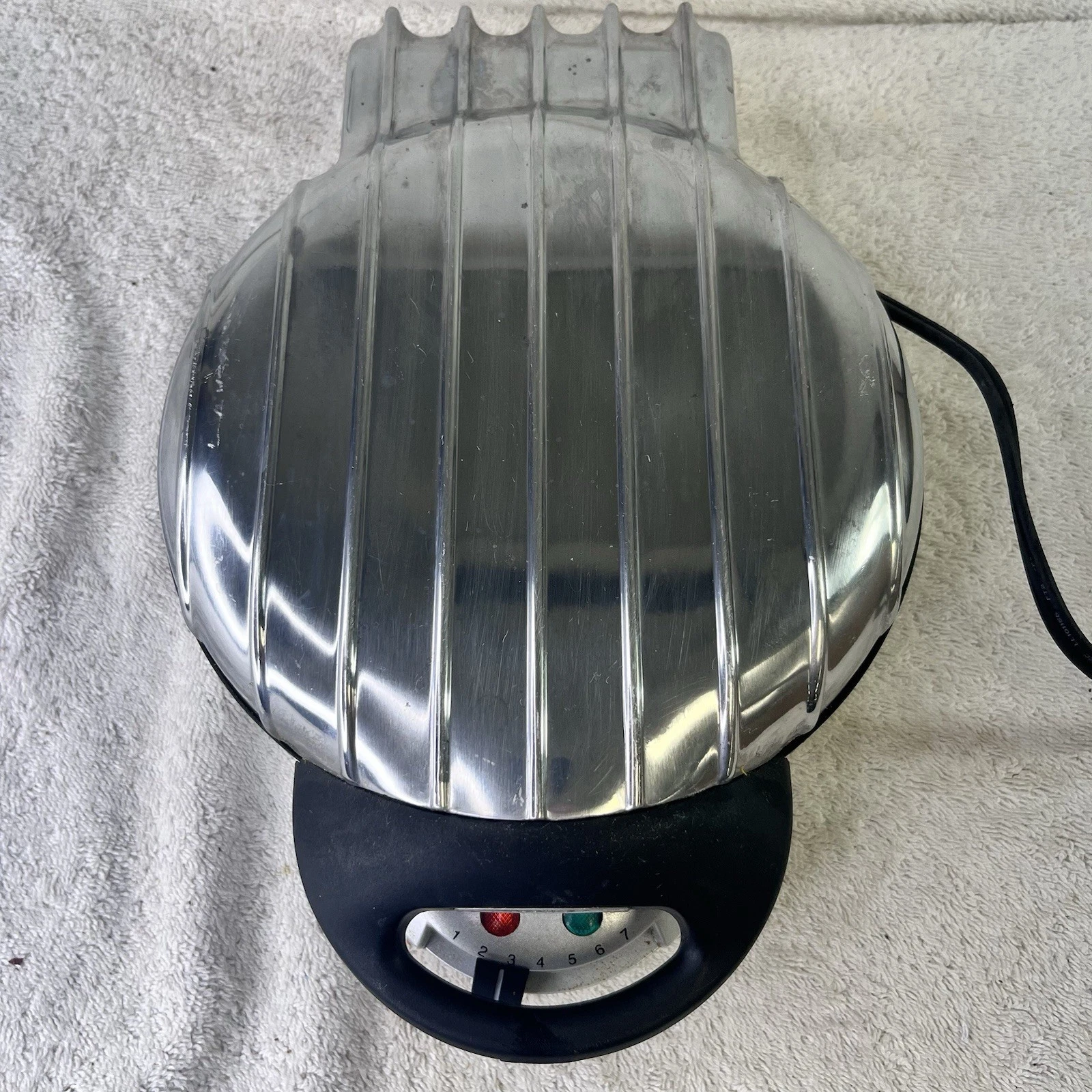 VillaWare Model 2005 UNO PETITE WAFFLER 3 Mini Waffle Maker tested and working
