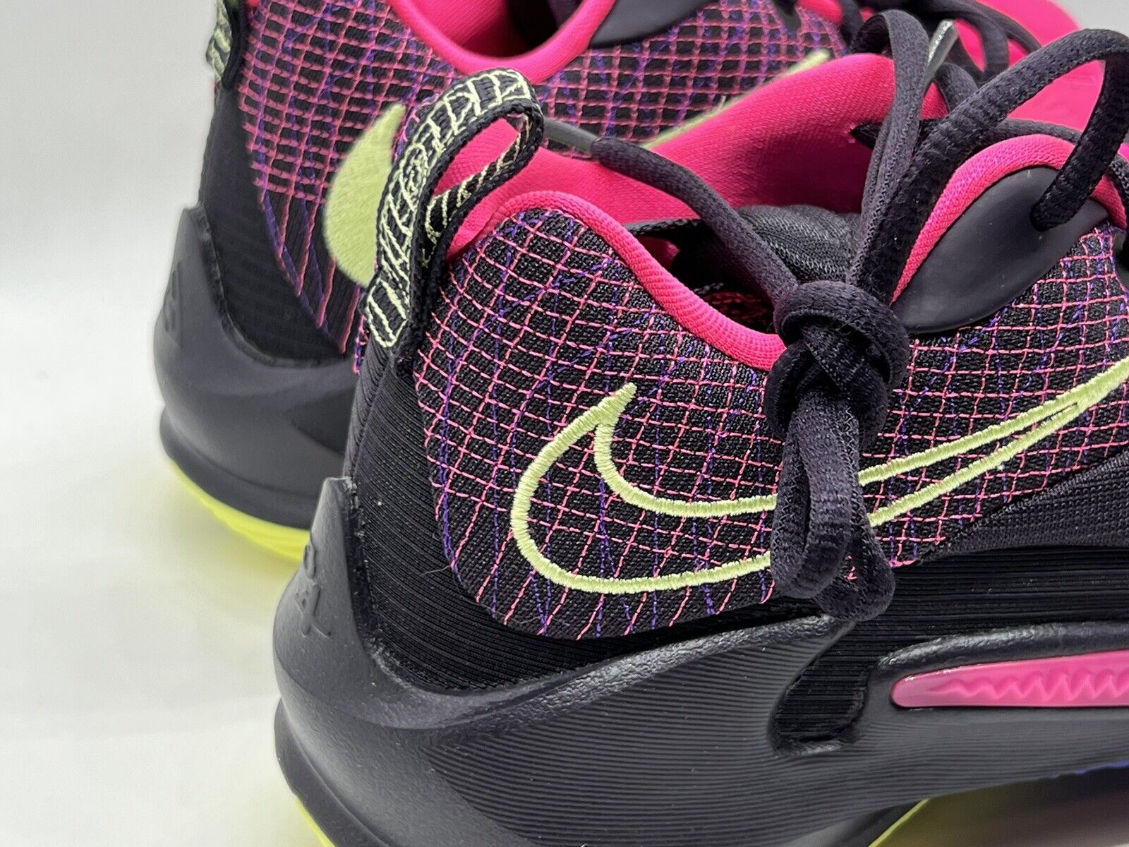 最旬トレンドパンツ NIKE パープル zoom スニーカー ナイキ NIKE ズーム 紫 パープル ピンク 黒色 ブラック