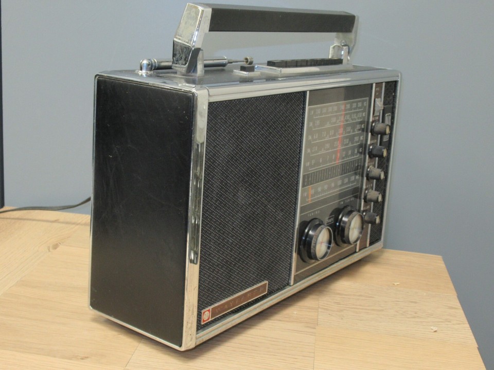 Radio Vintage SEARS 20 Wayfarer – Modèle 8227 – AM/FM/SW – Pour Pièces Ou Restauration