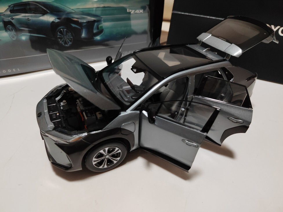 1/18 Toyota bZ4X 2022 Metal Diecast Model Car Toy Display