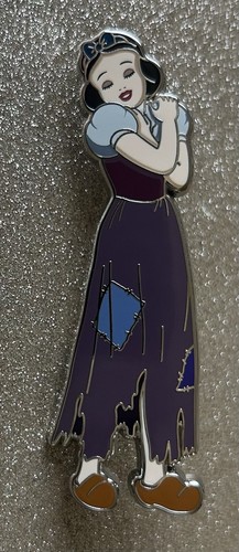 Snow White In Rags One Song LE 50 Fantasy Pin Seven Dwarfs