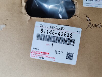 81145-42832 GENUINE HEAD LAMP ASSY RH FIT FOR TOYOTA RAV4 AXAA52