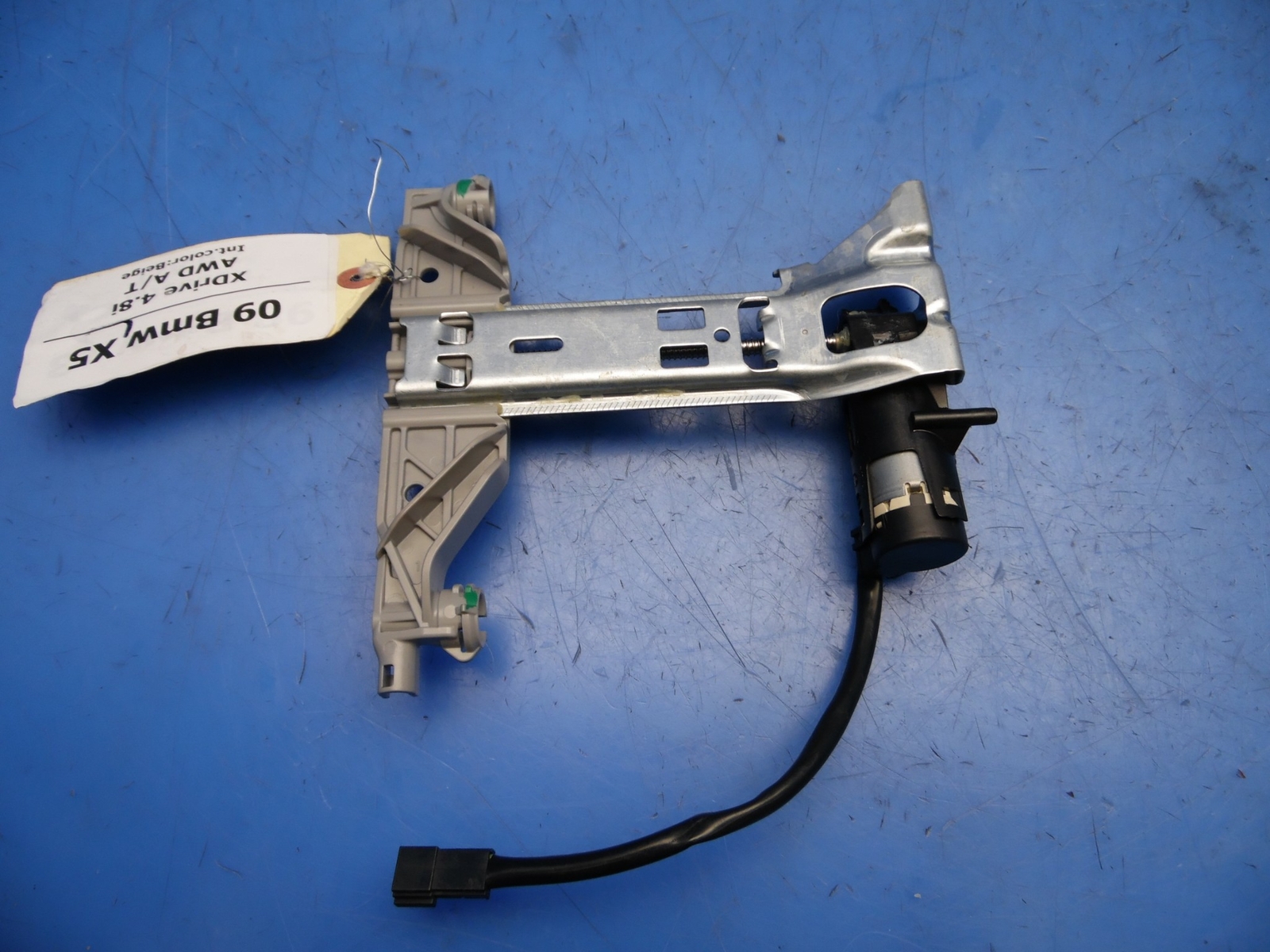 0710 BMW X5 E70 OEM Front L or R seat head rest headrest adjustment