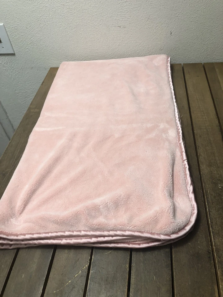 Brookstone NAP Pink Travel/Spa Throw Blanket Satin Trim Soft 2Ply 38x66” EUC - Image 3 of 4