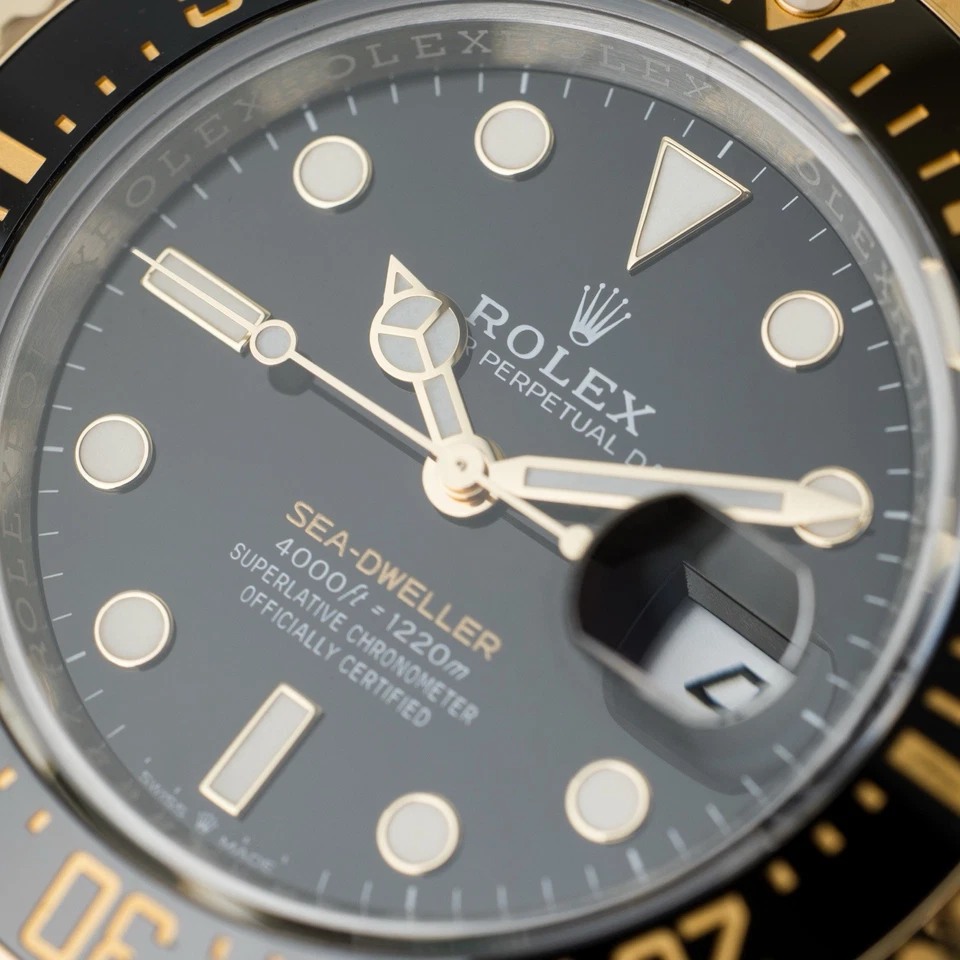 COMO NUEVO Rolex Sea-Dweller 43 mm Dos Tonos Oro Amarillo 126603 Acero Negro Juego Completo Foto 2 de 4