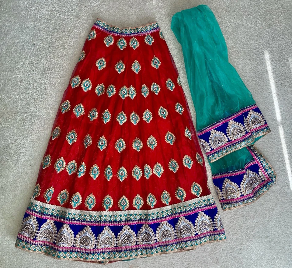 Conjunto de 2 piezas festivo Lengha boda fiesta Mehndi, diseñador inspirado indio paquistaní Foto 3 de 4