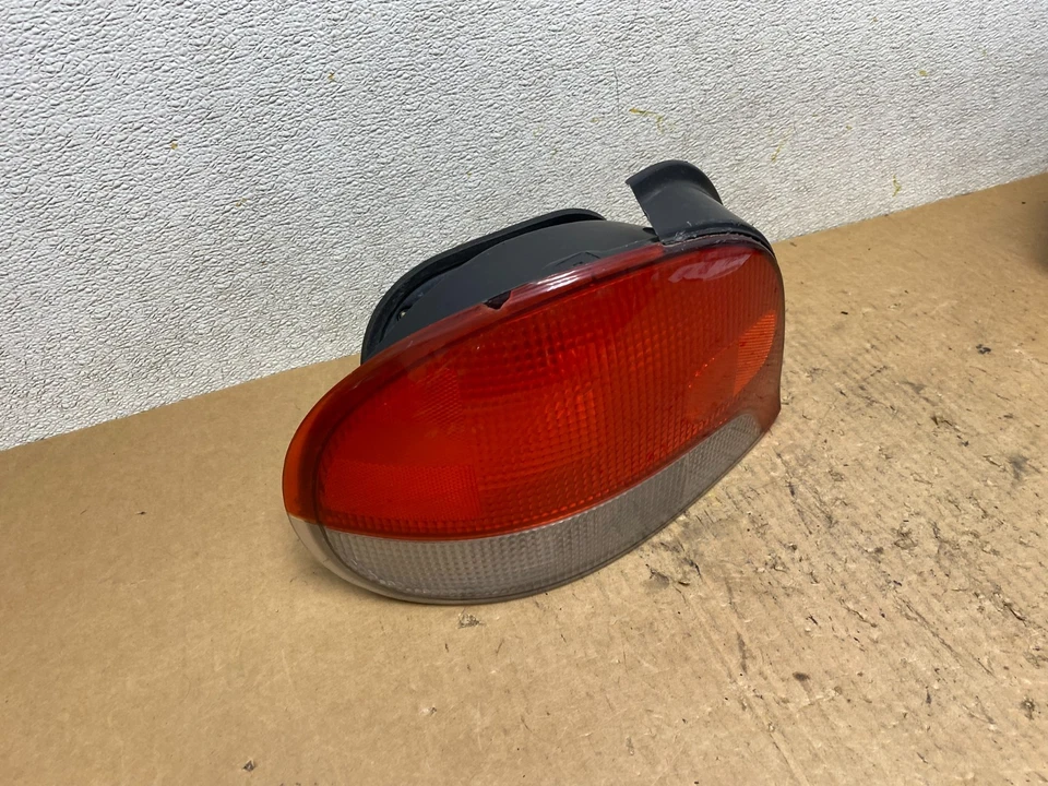 Luz trasera izquierda conductor Hyundai Accent 1998 a 1999 hatchback OEM Q7808 DW Foto 3 de 4