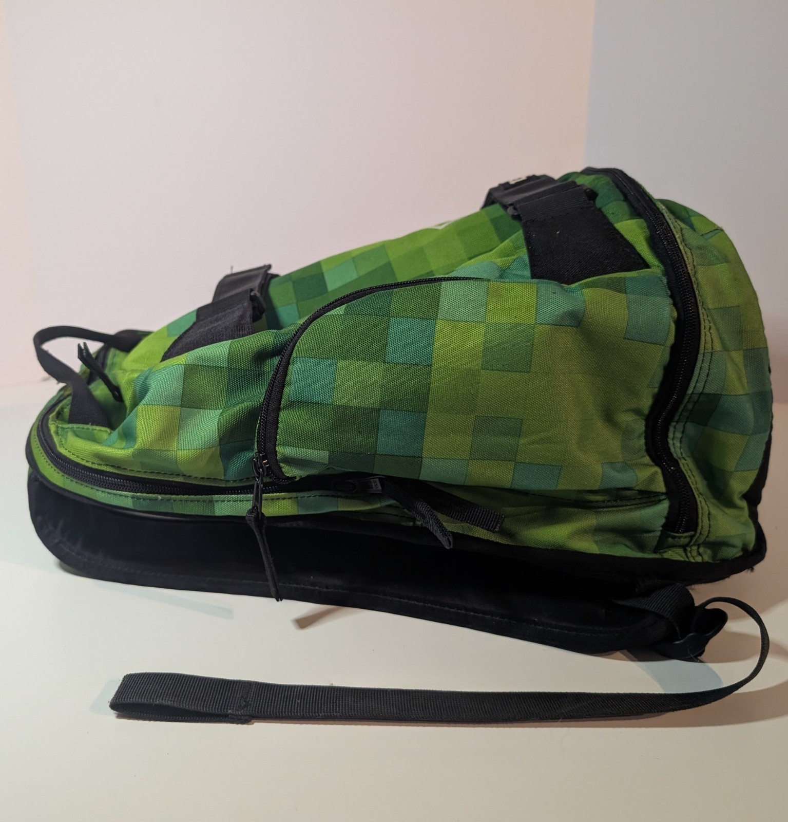 Burton Backpack Skating Snowboarding with Boot Pocket Green Pixelated Gear Bag