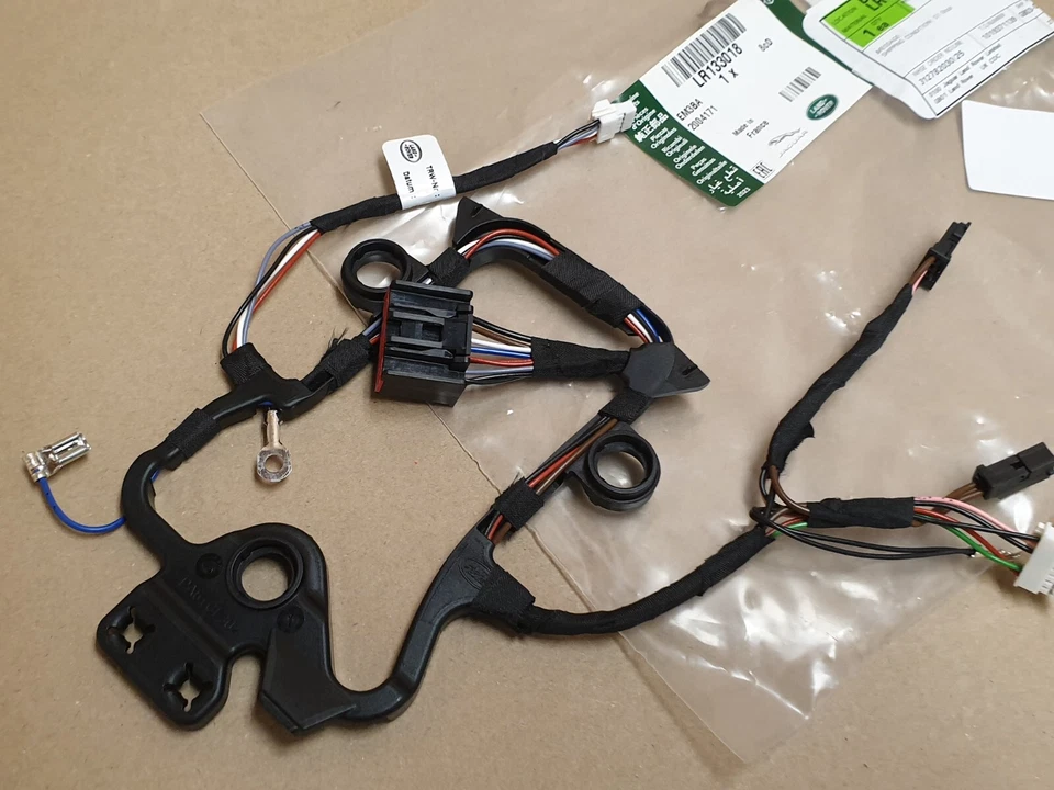 New Defender Horn Wiring Harness Steering Wheel 2020-on L663 LR133018 Genuine - Image 3 of 4