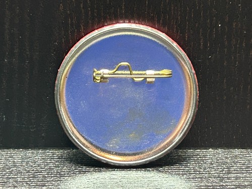 VTG 1975 LES CHENEAUX WINTER CARNIVAL BUTTON PIN Cedarville Hessel MI SNOWMOBILE - Picture 2 of 3