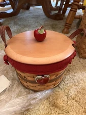 Longaberger 2005 Hostess Small Bushel Basket Set with lid, Tie-on