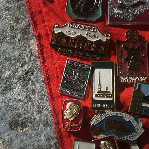 Large Vintage Lot Of USSR Russia Pins On Skiing Olympic Flag - Picture 9 of 13
