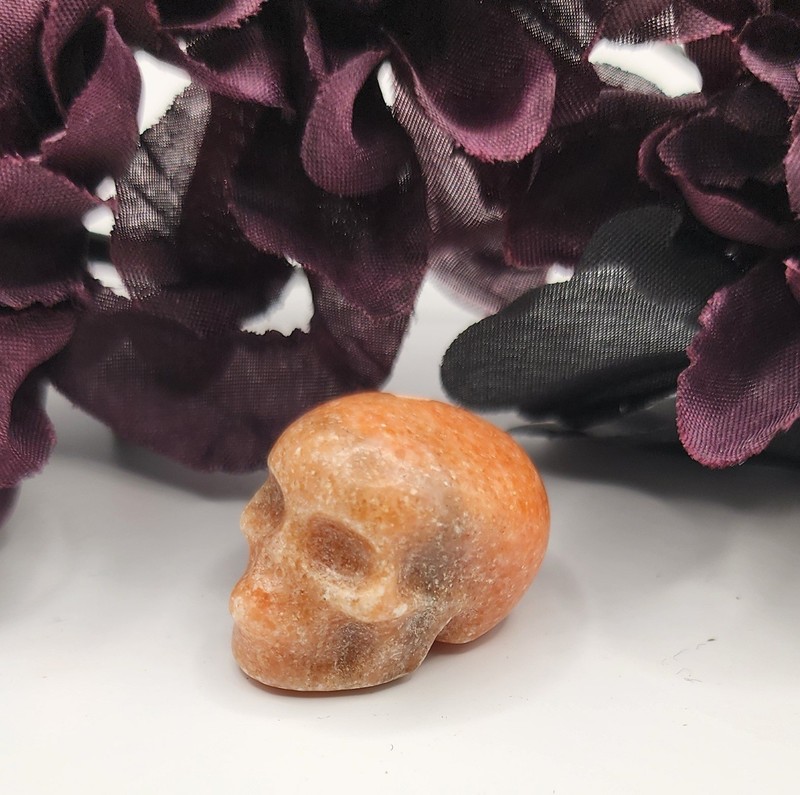 NEW Natural Stone Handcarved Aventurine Crustal Miniature Figure Human Skull