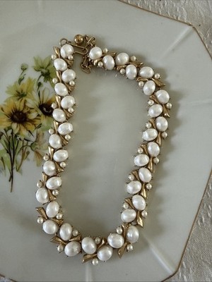 Lovely  Crown Trifari Necklace Ideal For Wedding Events And Wedding Parties