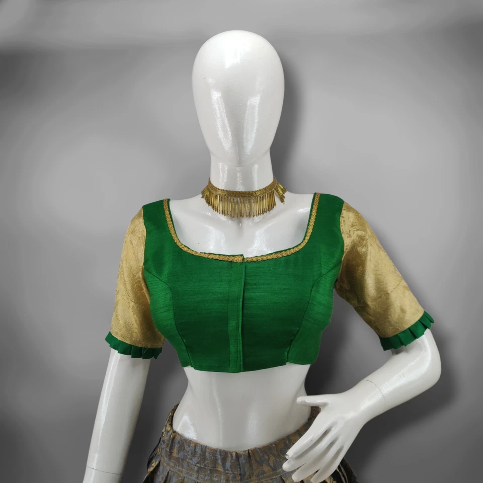 Blusa elegante de seda de tafetán en verde | Mangas elegantes con bordado étnico. Foto 4 de 4
