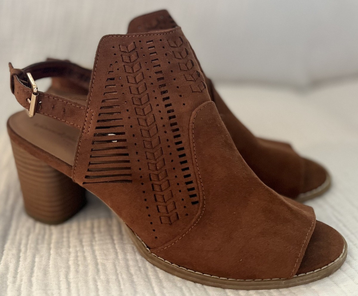 @@@ Universal Thread Suede Size 8 Brown Cutout Peeptoe Block Heel