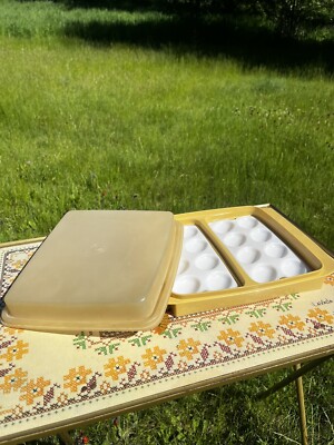 Vtg Tupperware Almond 723-3 Deviled Egg Keeper 2 Pc Square Lid 722-1, With Trays