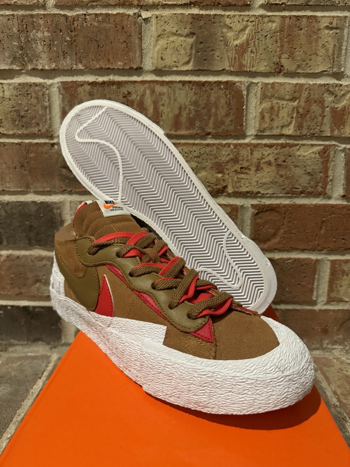 SACAI X NIKE Nuove 11 Nike Blazer Low x Sacai Scarpe British Tan Marrone Bianco Rosso DD1877 200 Uomo