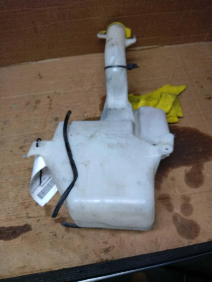 2017 Dodge Caravan Washer Fluid Reservoir OEM 3.6L White 104K Miles - Image 3 of 4