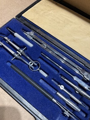 2 Sets Zeicheninstrumente. Beide komplett 
