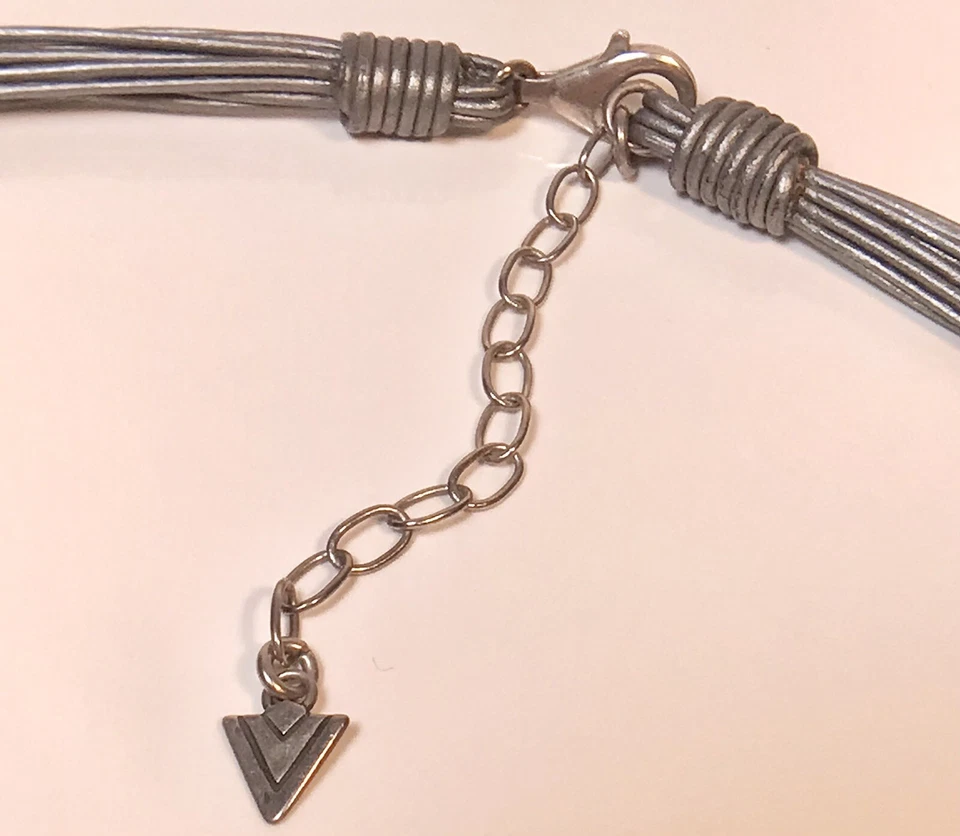 COLLAR SILPADA N2146 ESTERLINA 925 HEMATITA VIDRIO Y CUERO CORDÓN GRIS 17” (48) Foto 3 de 4