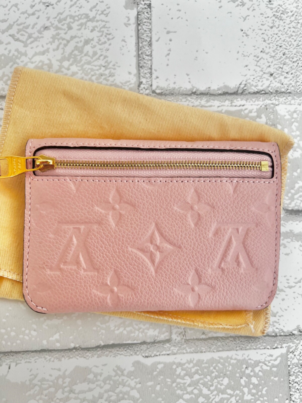 louis vuitton rose ballerine key pouch