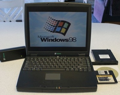 Gateway Solo 5300 Windows 98 Laptop,20GB HD,512MB RAM,CD,Floppy,Charger