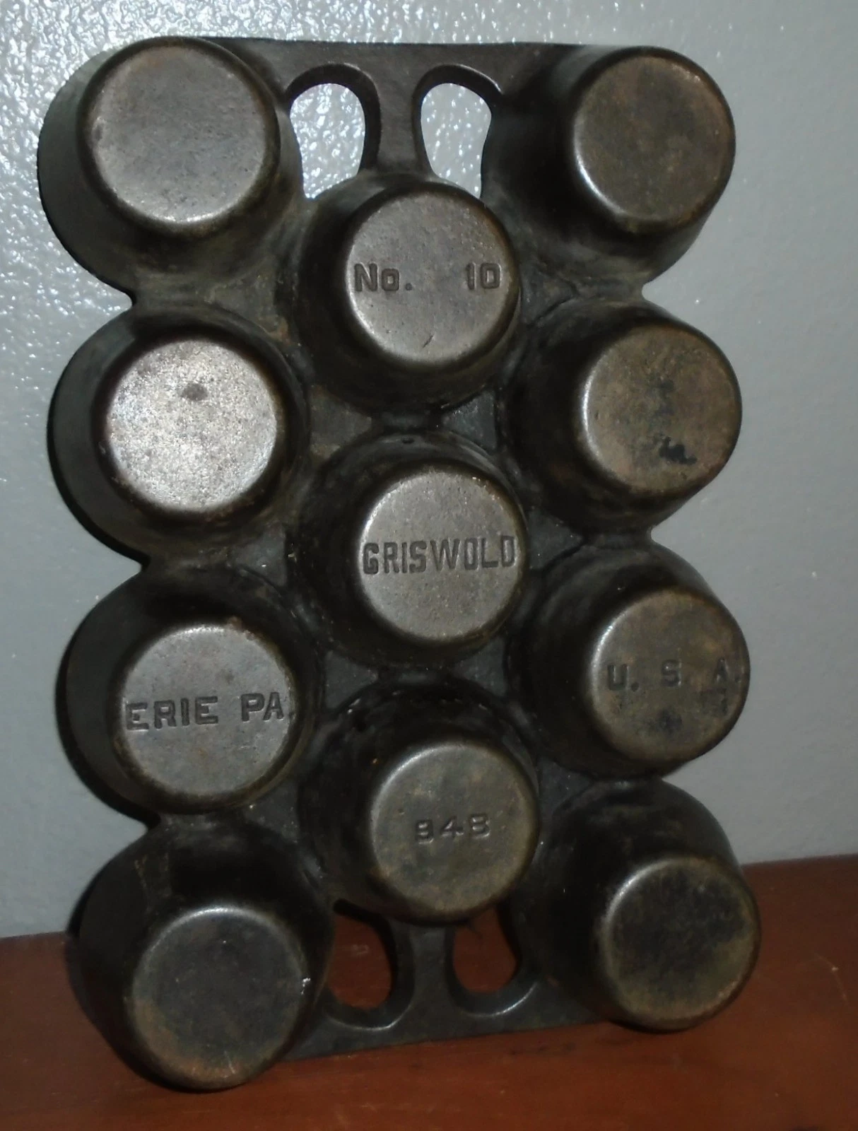 Vintage Griswold Cast Iron No. 10 Popover Muffin Pan 948 Erie PA. USA - 11 Cup
Opens in a new window