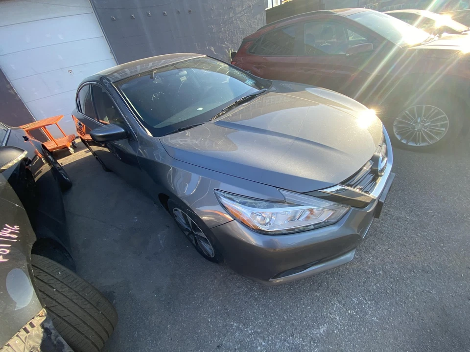 Used Rear Back Glass fits: 2017 Nissan Altima Sdn w/diversity antenna Rear Grade Foto 4 de 4