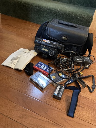 Sony Handycam NighShot CCD-TR416 Video 8 XR Camcorder 180x Digital Zoom Bundle