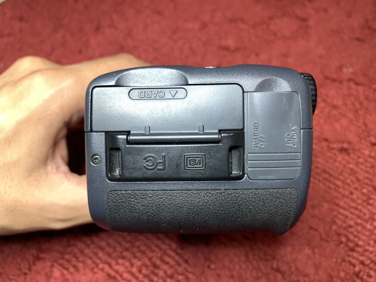 Nikon Coolpix 990 Digital Camera 3.3 MP Optical Zoom - Tested