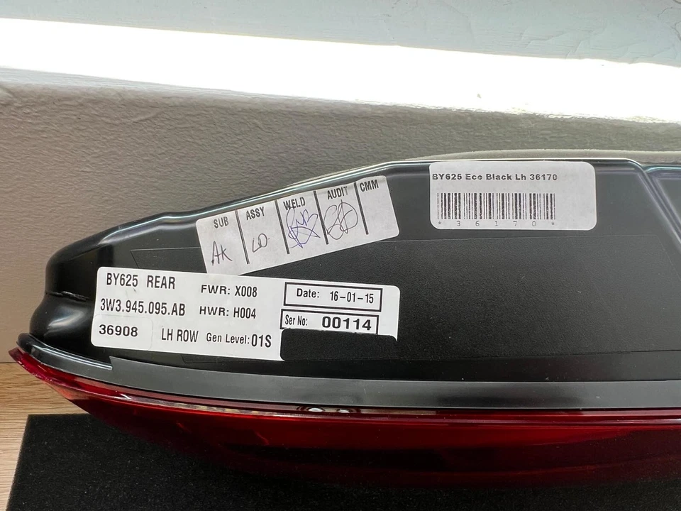 Bentley Continental GT / GTC Left LED Tail Light – Part Number 3W3945095AB - image 3 of 4