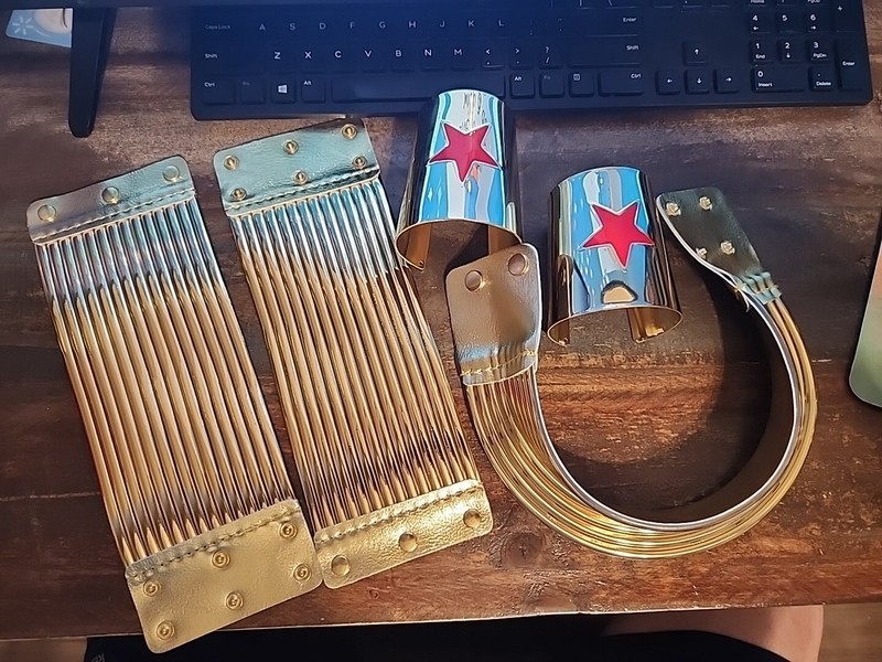 WONDER WOMAN CUFFS / Collar Costume Cosplay JUSTICE LEAGUE Costume Accessory
