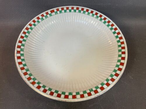 Ancien grand plat creux de table en céramique à carreaux rouges et verts - Photo 1/5